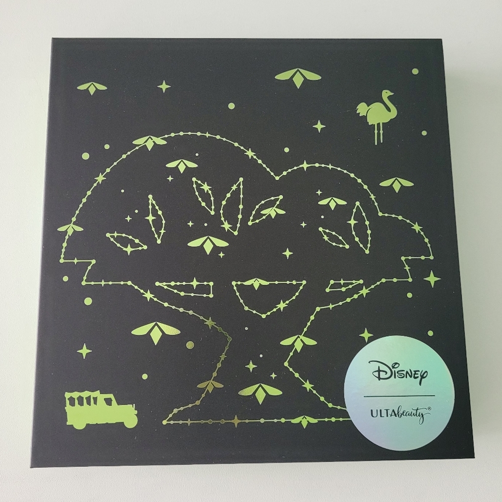 NWT Disney World Animal Kingdom Makeup Vault